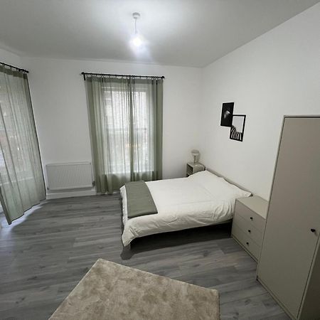 London Homes エクステリア 写真