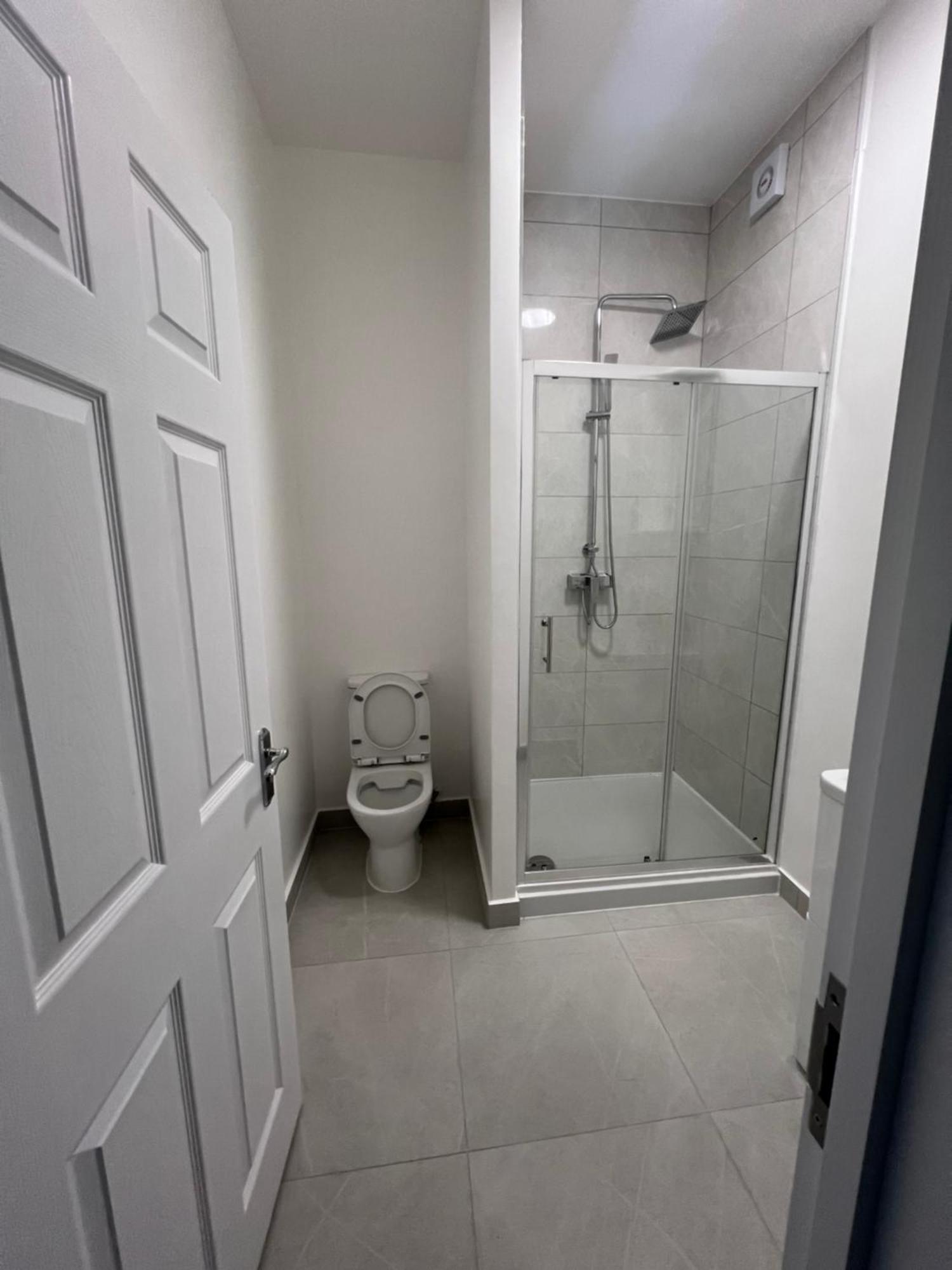London Homes エクステリア 写真